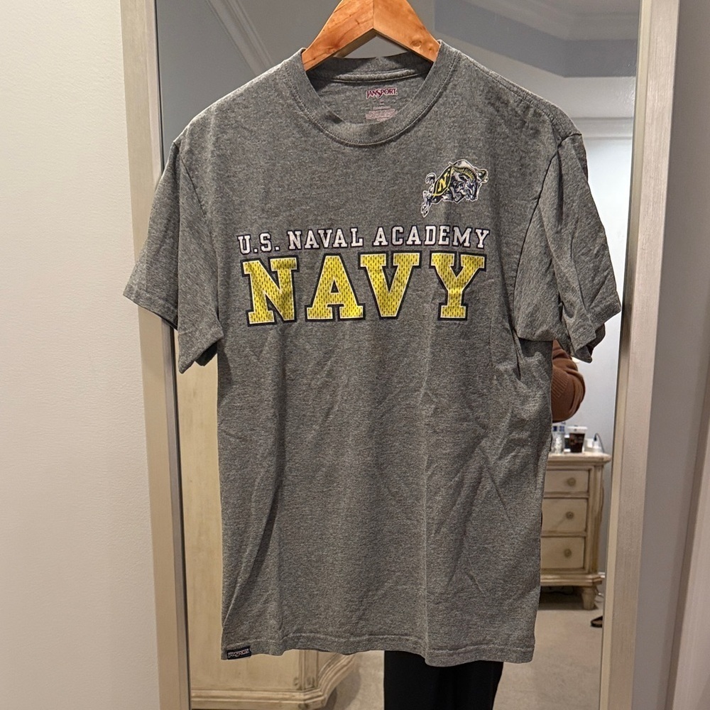 Men’s navy T-shirt, size medium (50)